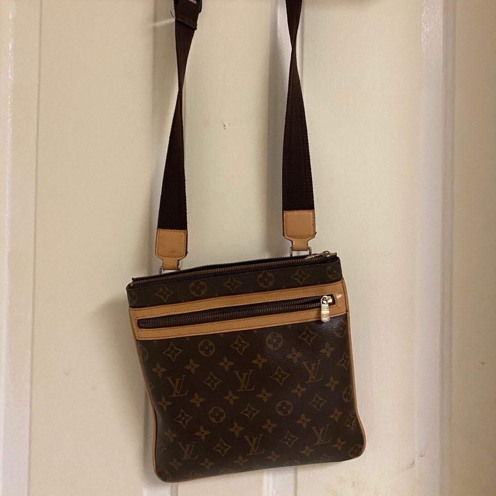Louis Vuitton Crossbody bag